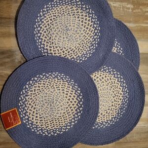 Kohl's Blue and Cream Woven Placemats